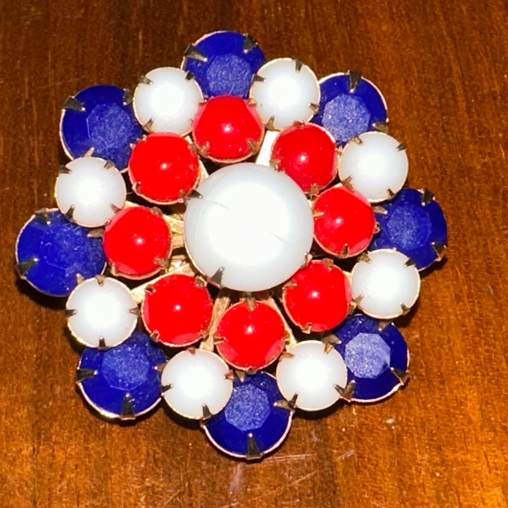 Vintage 60s Red, Blue & White Glass & Rhinestone Round Cluster‎ Brooch